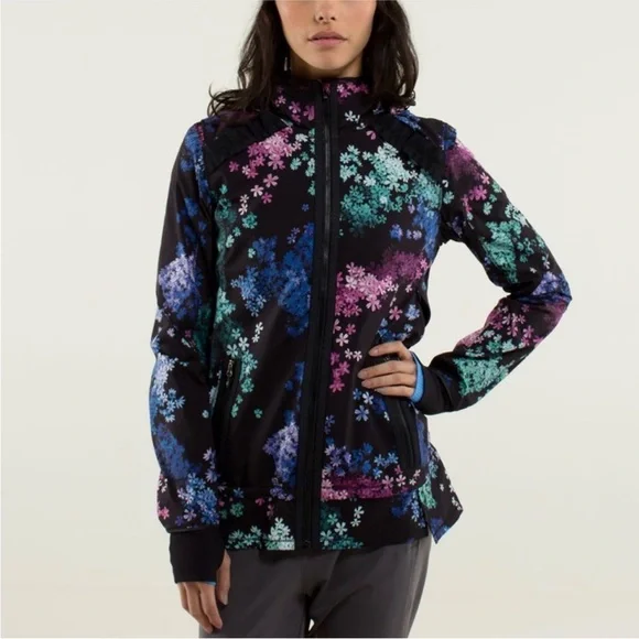 Lululemon Run Bandit Hooded Jacket Black Multicolor Floral Petal Pop 4 - Picture 3 of 12